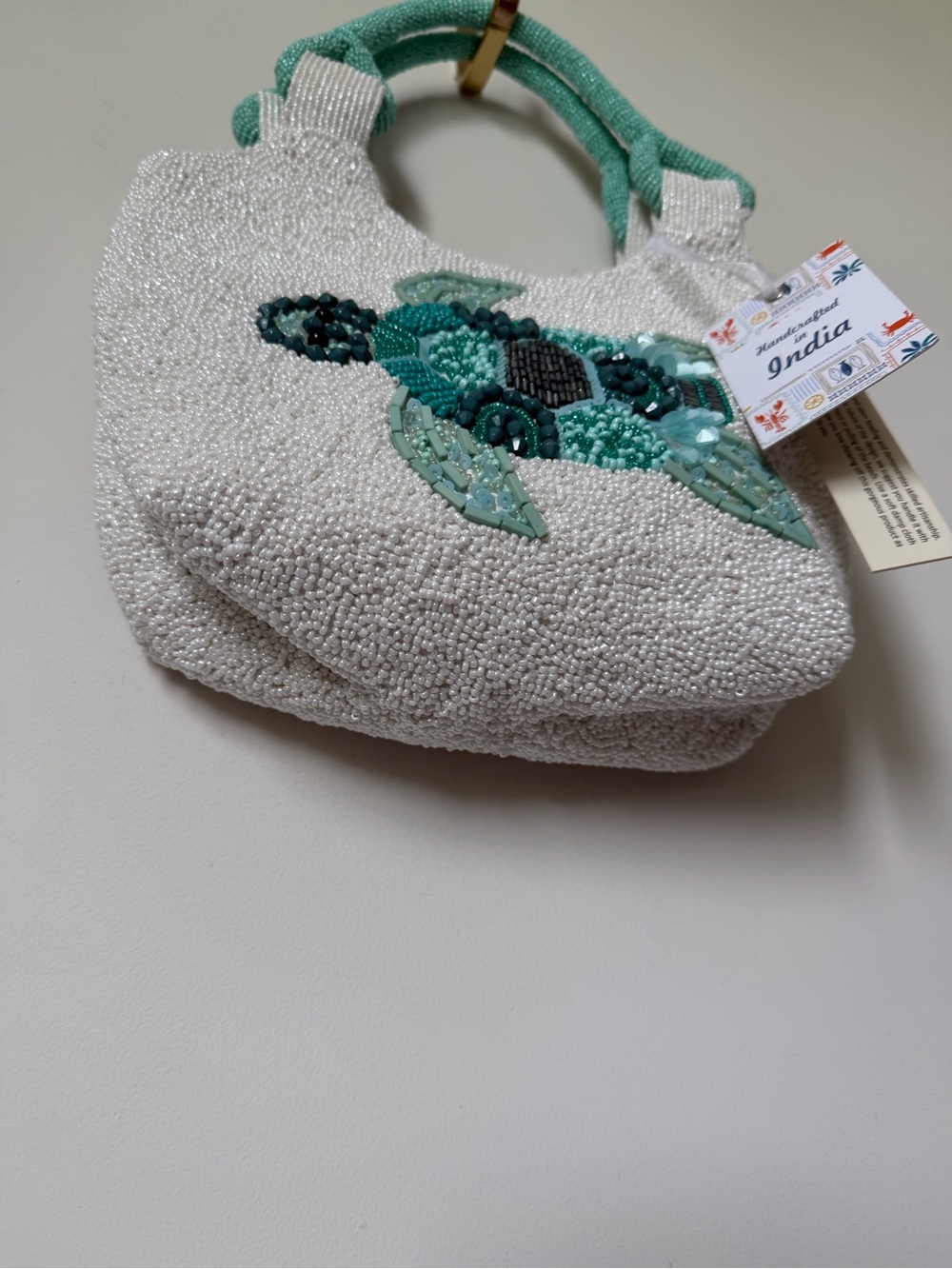 Viral Beaded Sea Turtle Tote Bag in White and Aqua - Picture 5 of 6